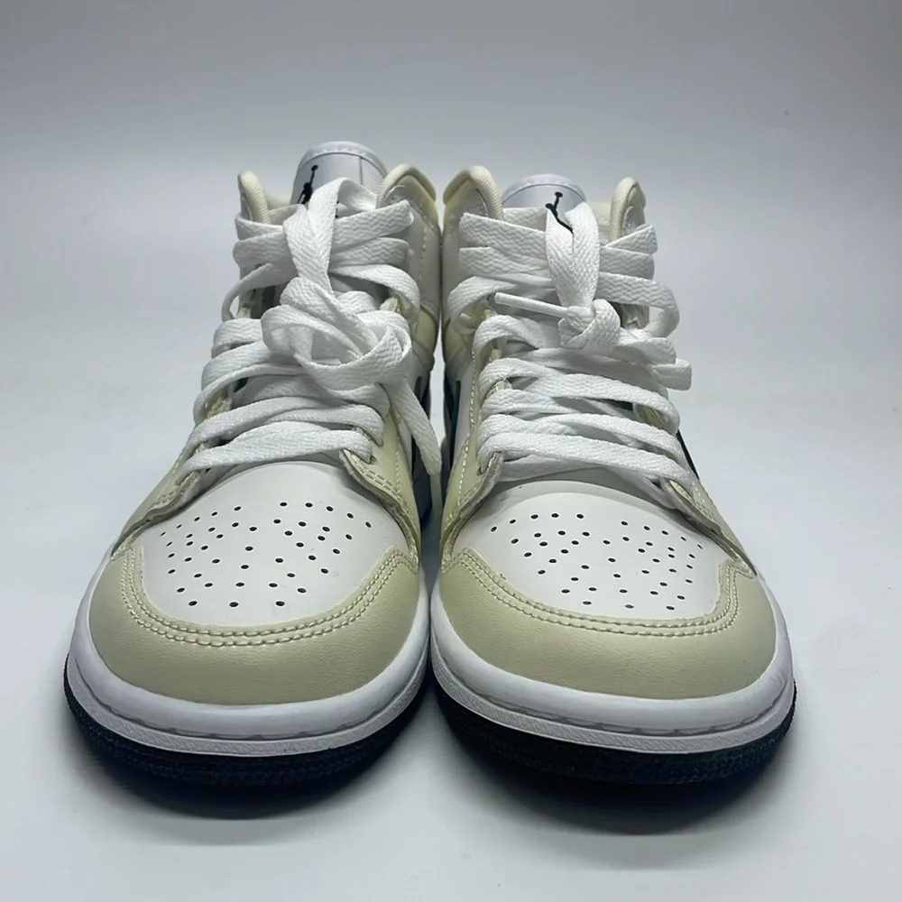 Women’s air Jordan 1 mid Black/White BQ6472-121 NWOB - Picture 3 of 5
